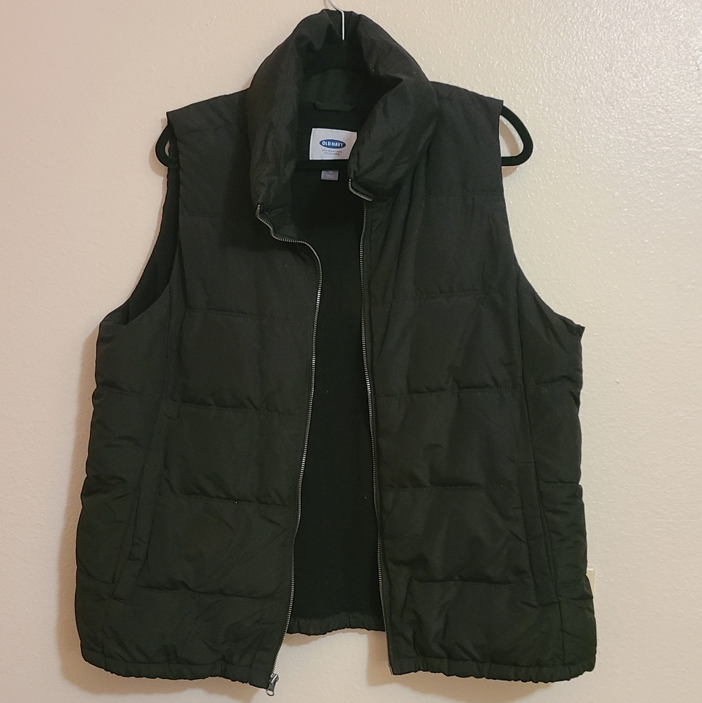 Old Navy Black Puffer Vest